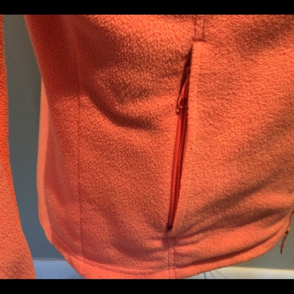 Columbia zip fleece preloved, paint on sleeve. Great for camping. - Picture 6 of 9